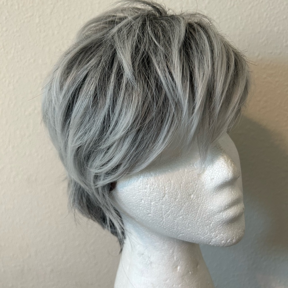 Wig - Picture 4 of 6